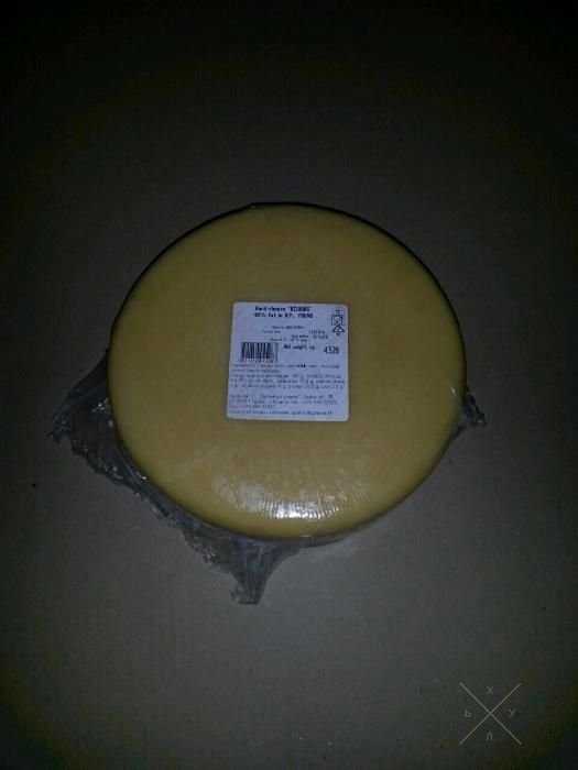Сыр Джугас продам (в коробке)