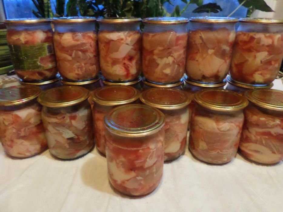 Тушенка курицы 28 грн, свинина 45 грн, говядина.45. Домашняя колбаса