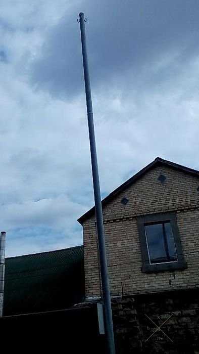 Столб для освещения и интернета