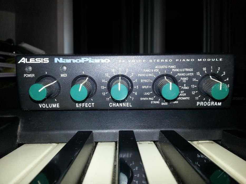 MIDI клавиатура ROLAND A-33 + MIDI модуль ALESIS NanoPiano +аксессуары