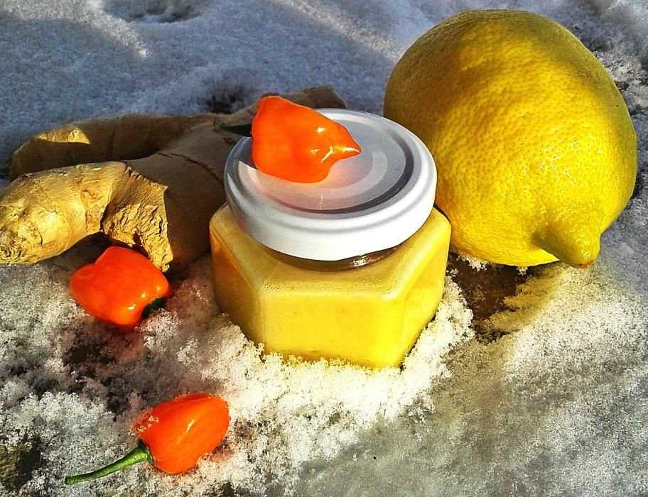 Мед з перцем хабанеро, імбирем та лимоном