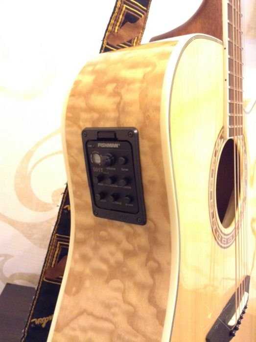 электро-акустическая гитара Washburn WD30SCE NAT,идеальное состояние!