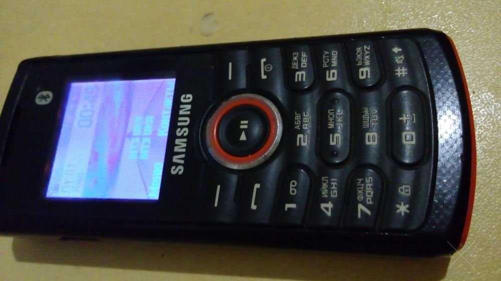 Samsung E2121B