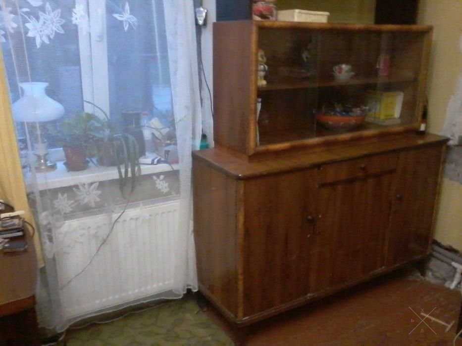 Антикварный сервант 50- 60 х годов из натурального дерева(Чехословакия