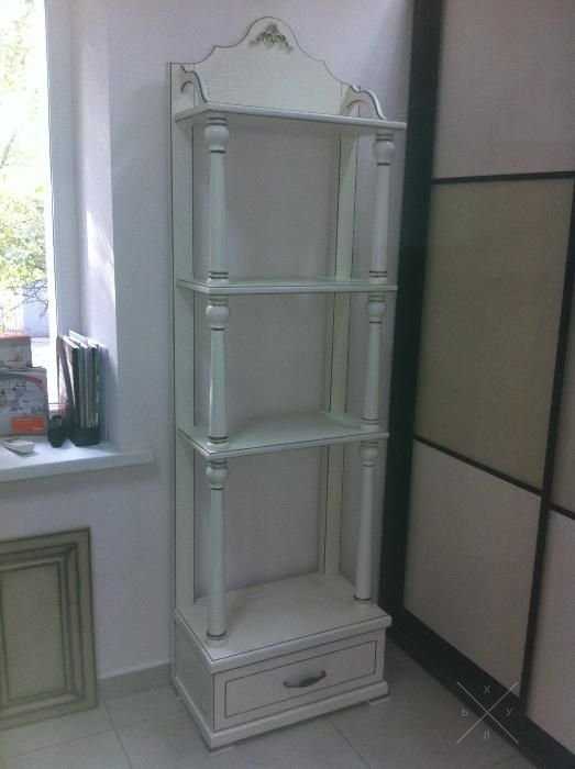 Этажерка из дерева.