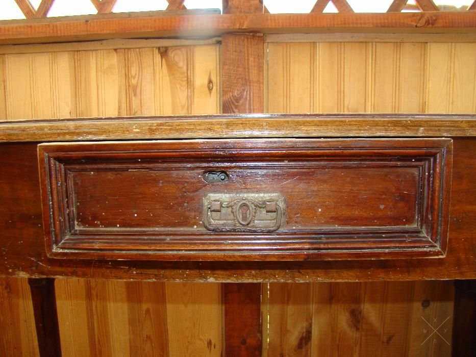 Продадим антикварный стол 1890 год
