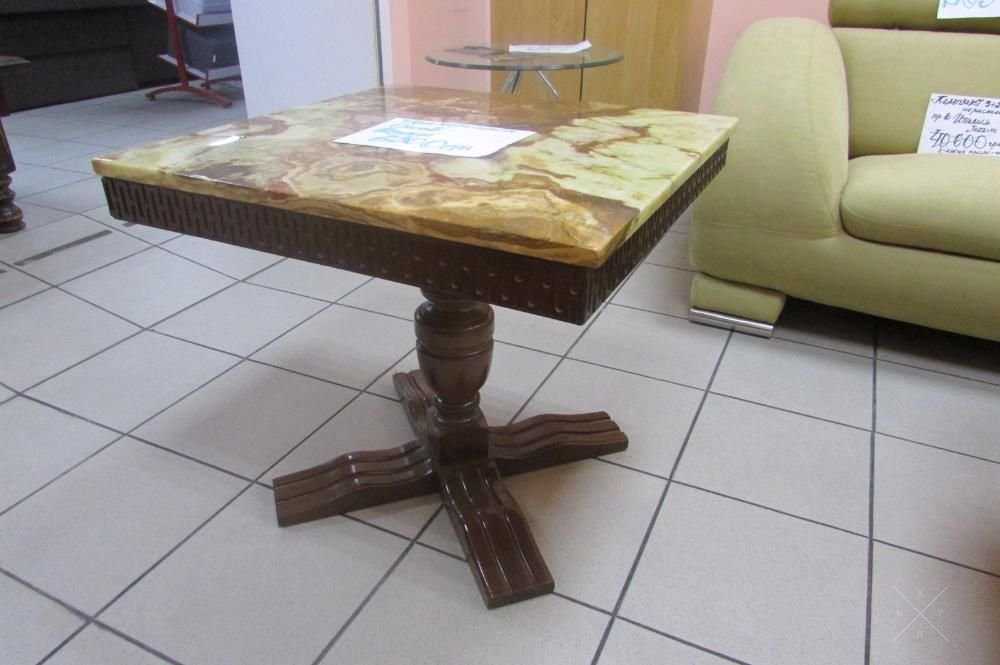 Стол журнальный из оникса