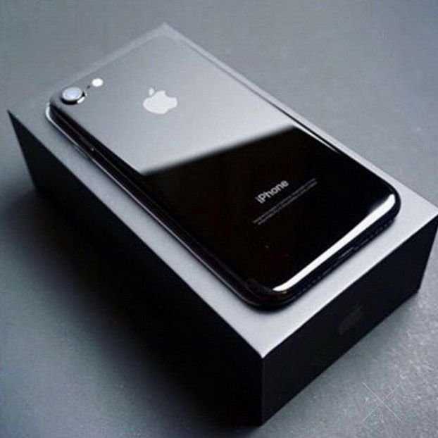 Original iPHONE 7 Jet Black 128gb В подарок чехол.
