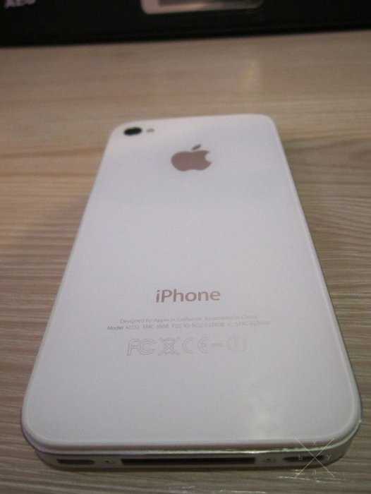 iPhone 4 white 8GB Neverlock с докстанцией AEG