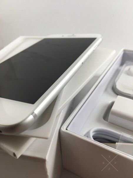 iPhone 6s (16gb) silver.