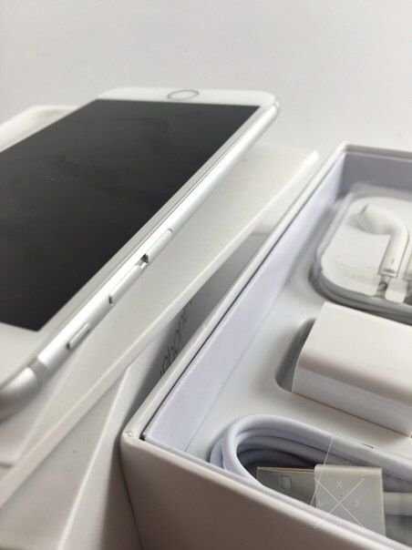 iPhone 6s (16gb) silver.