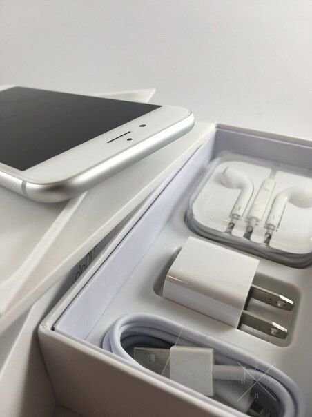 iPhone 6s (16gb) silver.