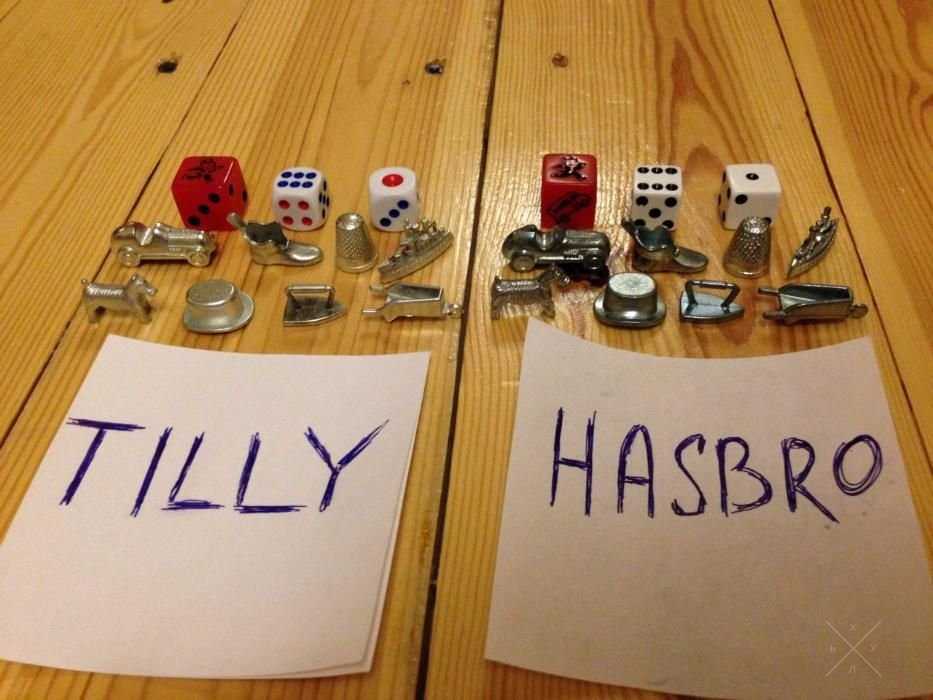 Монополия, точная копия оригинала Hasbro сравнение на фото. Монополія