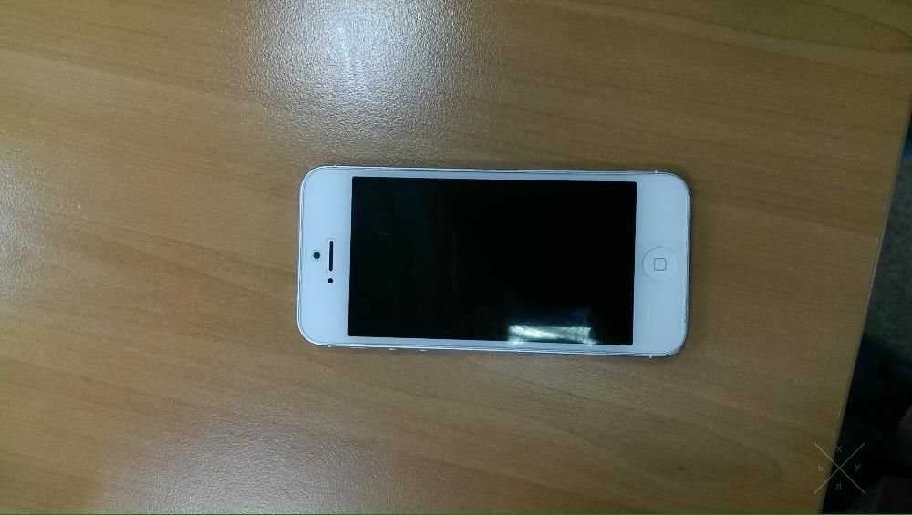 Продаётся iPhone 5 (айфон 5)