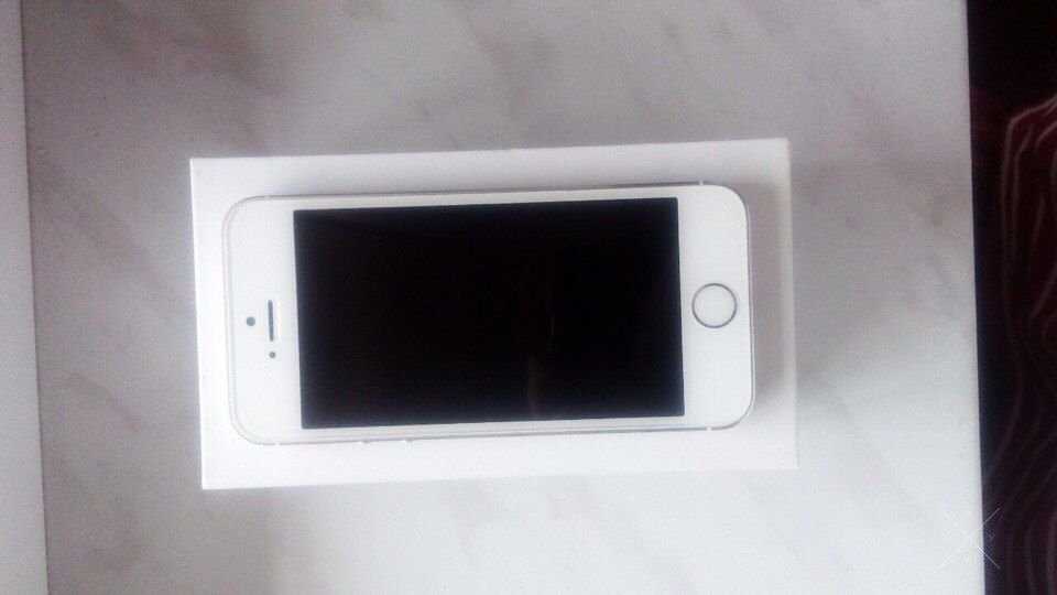 Продам IPhone 5s gold 16gb