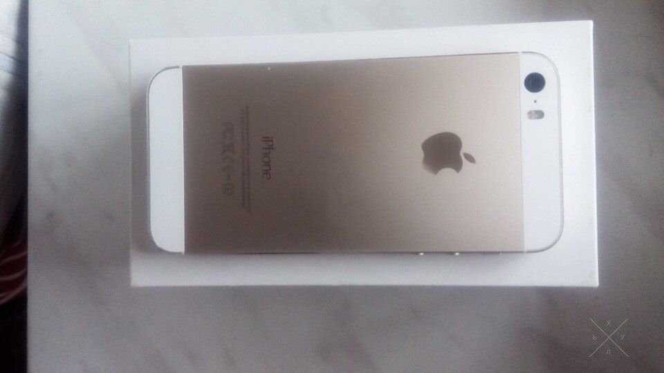 Продам IPhone 5s gold 16gb