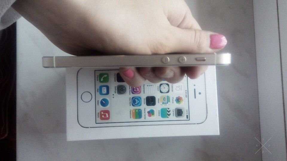 Продам IPhone 5s gold 16gb