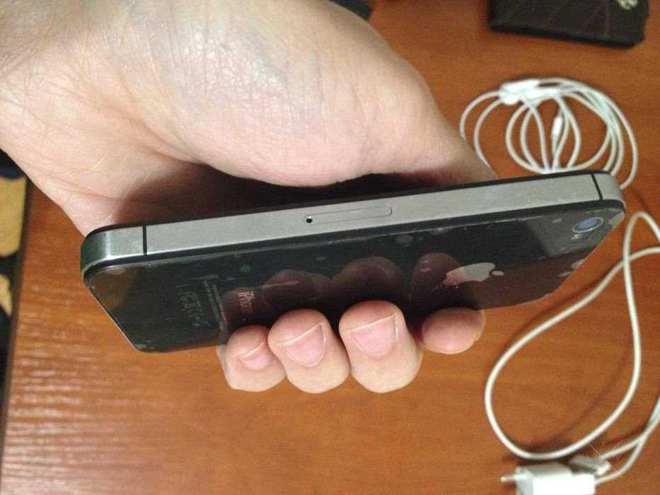 Apple iPhone 4S 16 GB Black Neverlock + Супер комплект !