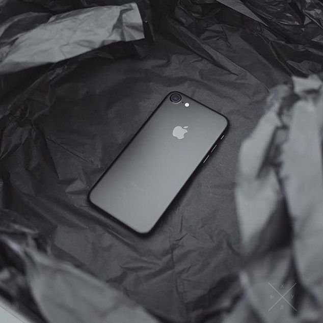 NEW. iPHONE 7 Black 32gb Гарантия 12 месяцев от магазина.