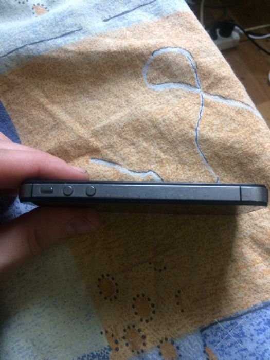 Продам iPhone 4S 16 GB