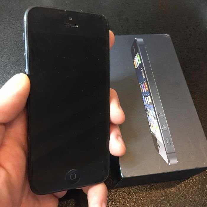 Продам iPhone 5 32gb black неверлок