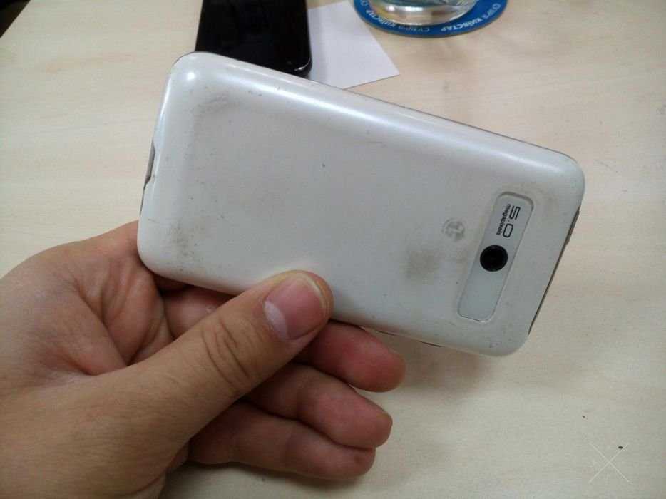 Телефон LG E510