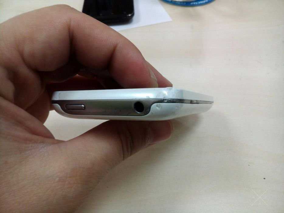 Телефон LG E510