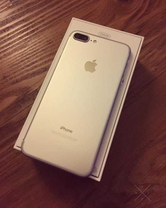Новый! Серебристый IPHONE 7 Plus Silver 128gb +подарок!