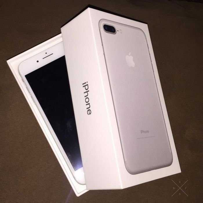 Новый! Серебристый IPHONE 7 Plus Silver 128gb +подарок!
