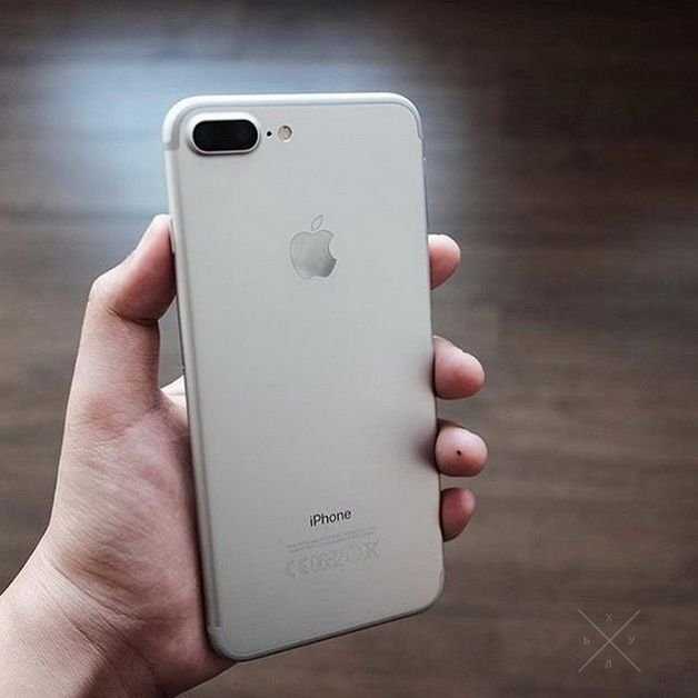 Новый! Серебристый IPHONE 7 Plus Silver 128gb +подарок!