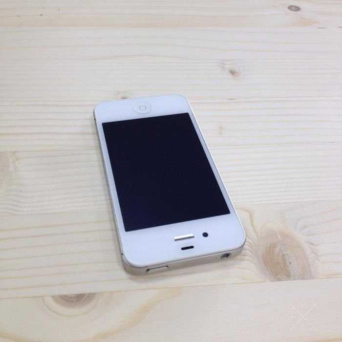 Продам оригинальный Iphone 4s память 8 Gb