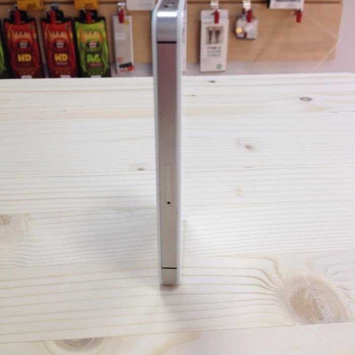 Продам оригинальный Iphone 4s память 8 Gb