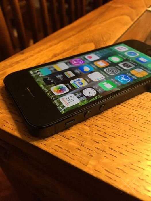 iPhone 5 Black 16gb Neverlock хорошее состояние, от магазина. Выбор!