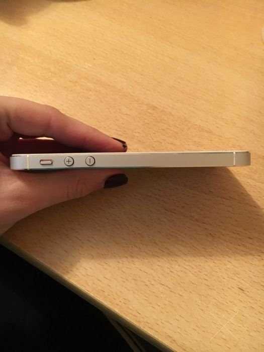 Продам iPhone 5
