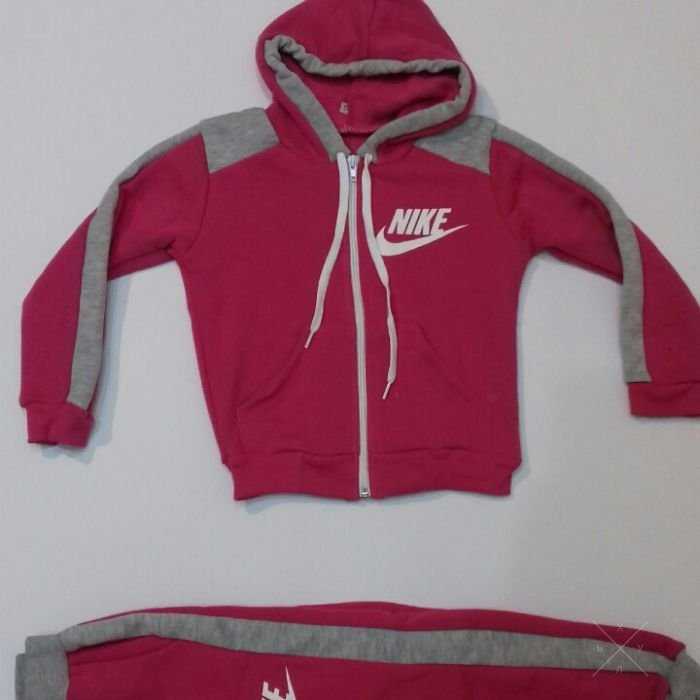 Детский спортивный костюм Nike для девочек