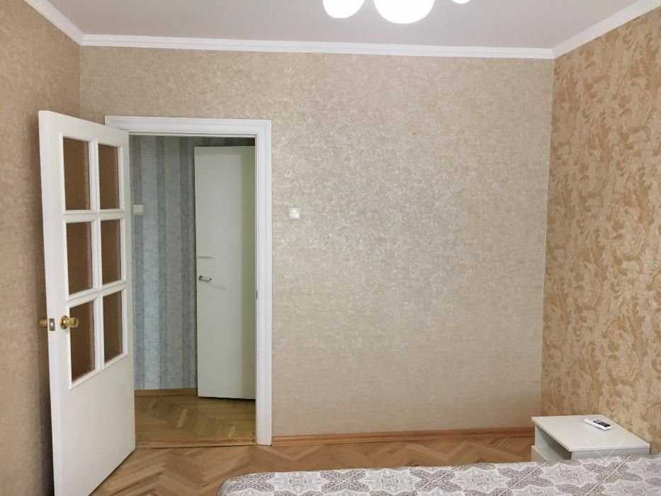 Сдам 2 ком. Квартиру ул. Патриарха Скрипника 40а (Островского 40 )