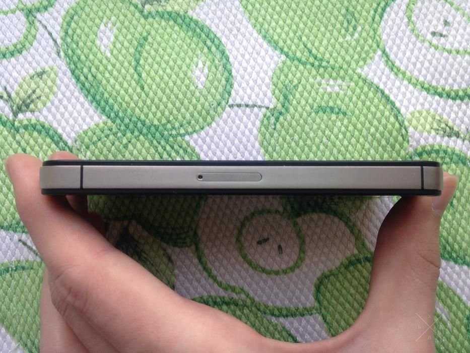 iPhone 4s 8Gb Neverlock. Идеальное состояние. Как Новый