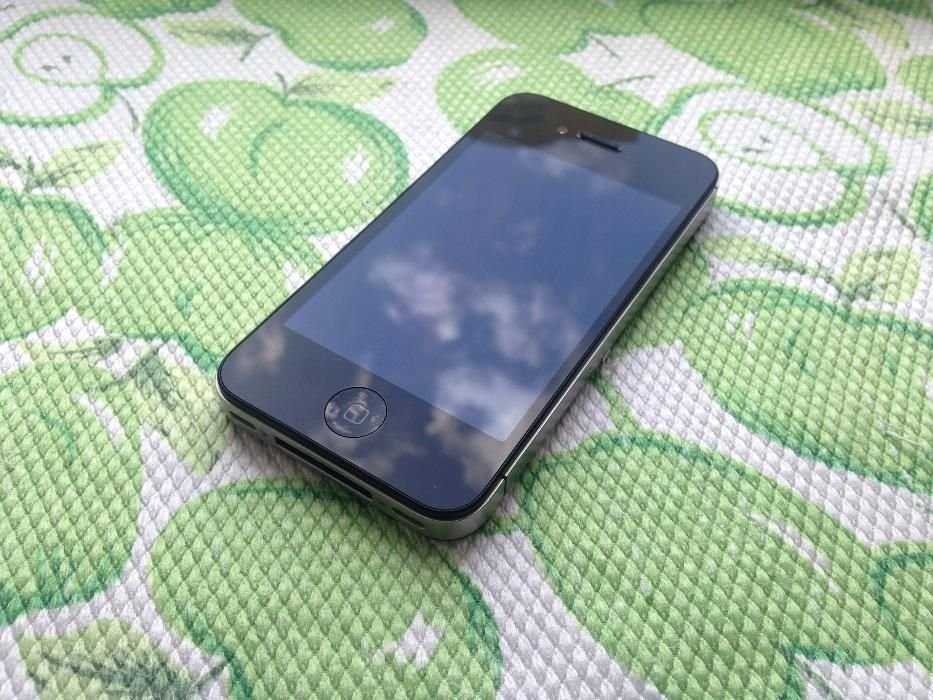 iPhone 4s 8Gb Neverlock. Идеальное состояние. Как Новый