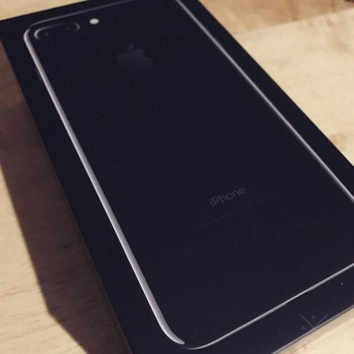 NEW. iPhone 7 Plus Jet Black 128gb +Чехол
