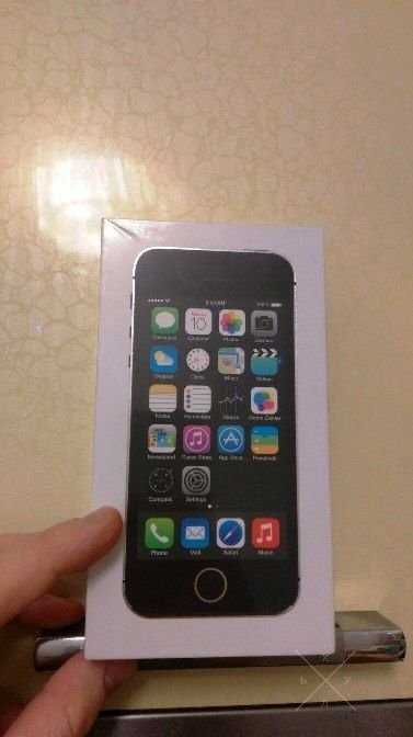 Продам НОВЫЙ iPhone 5S 16GB Space Gray (запечатанный еще)