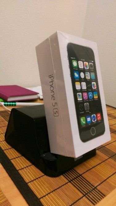 Продам НОВЫЙ iPhone 5S 16GB Space Gray (запечатанный еще)