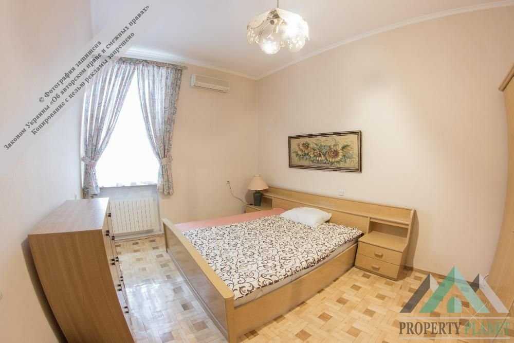 БЕЗ КОМИССИИ! Аренда 3к кв. Центр; ул. Малая Житомирская, цена 1000 $.
