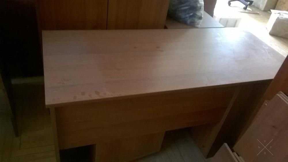 Продам офисные столы и стулья