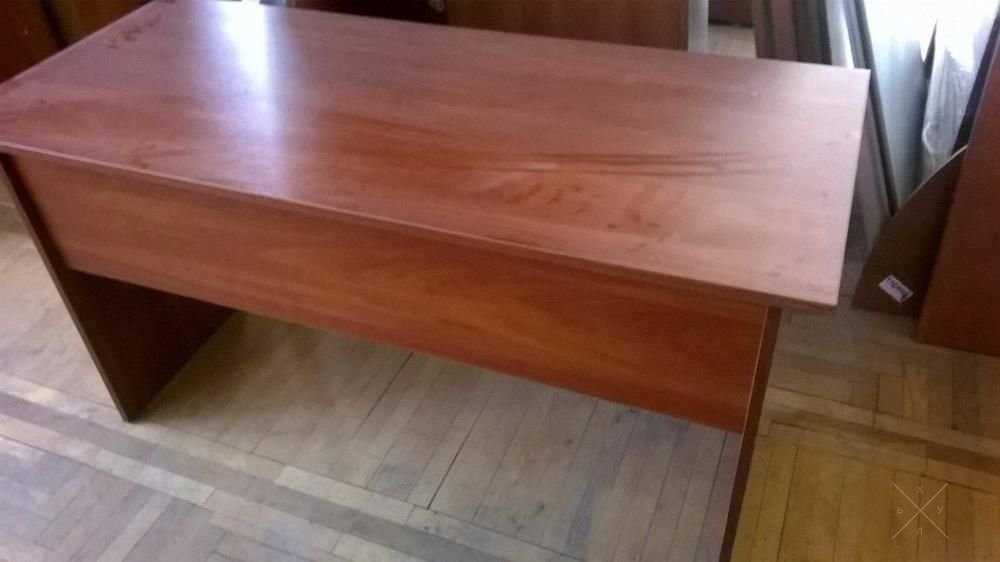 Продам офисные столы и стулья