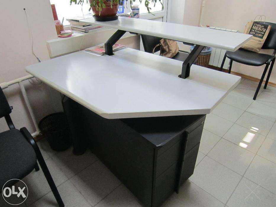 стол секретаря