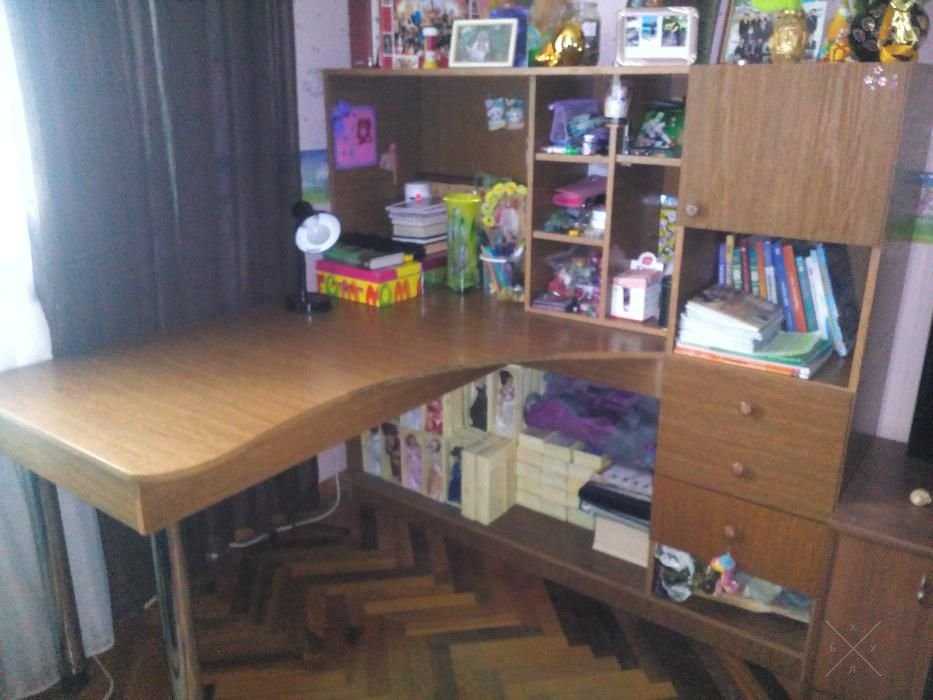 продам письменный - компьютерный стол с множеством полок