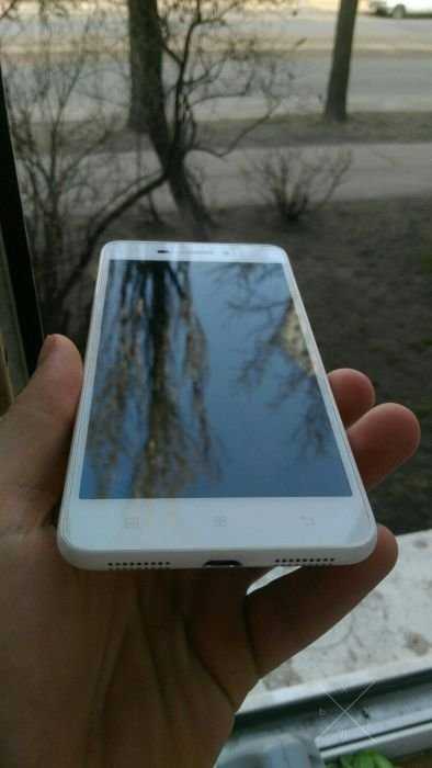 Отличненький Lenovo S60