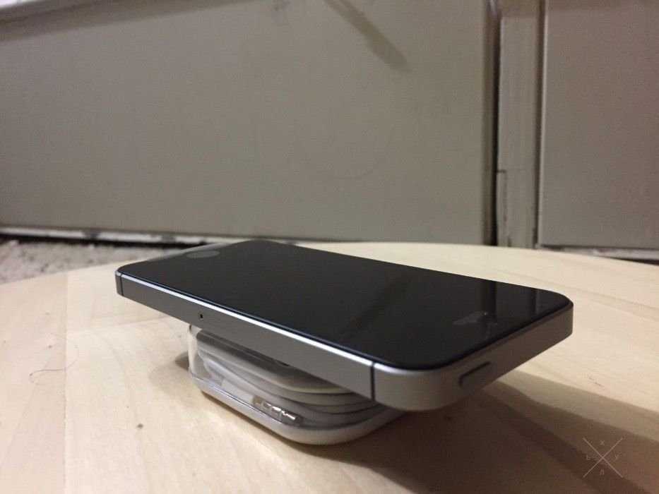 Продаем iPhone SE 64gb Space Gray Neverlock состояние новых телефонов