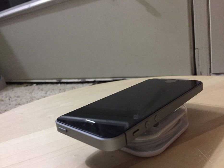 Продаем iPhone SE 64gb Space Gray Neverlock состояние новых телефонов