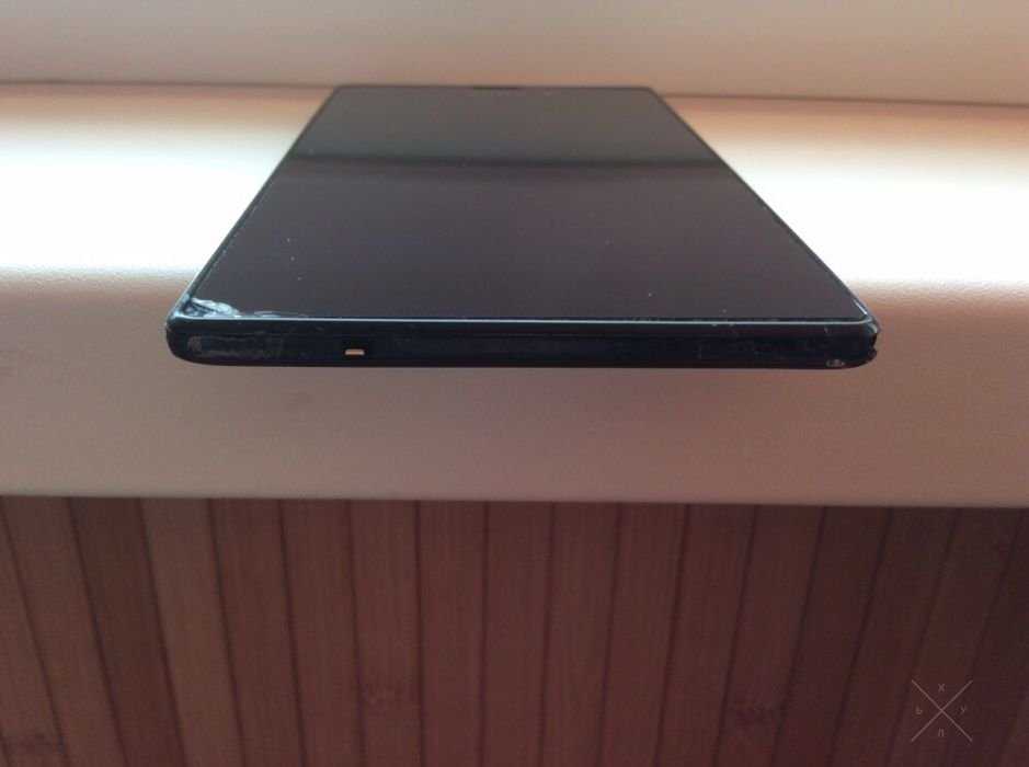 Телефон Sony Xperia